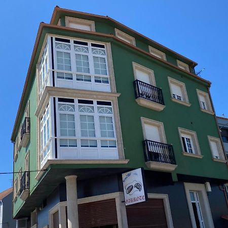 Apartamento De 4 Dormitorios En Camarinas Exterior photo